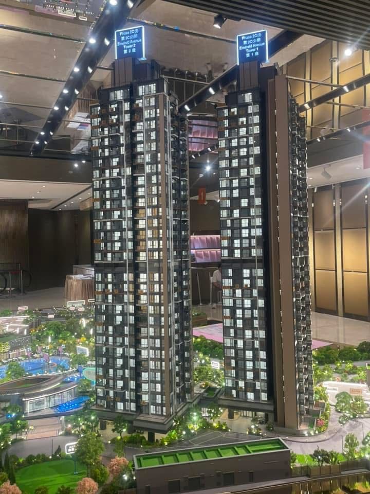 Emerald Avenue 兩座模型